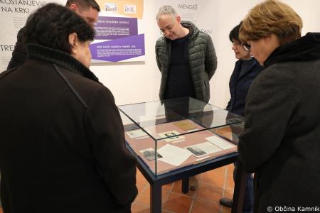 Zadnje javno vodstvo po razstavi Zgodbe Maistrovih predmetov iz virtualnosti v resnično (24)